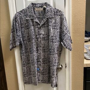 Men's Black and White Patterned Shirt EUC